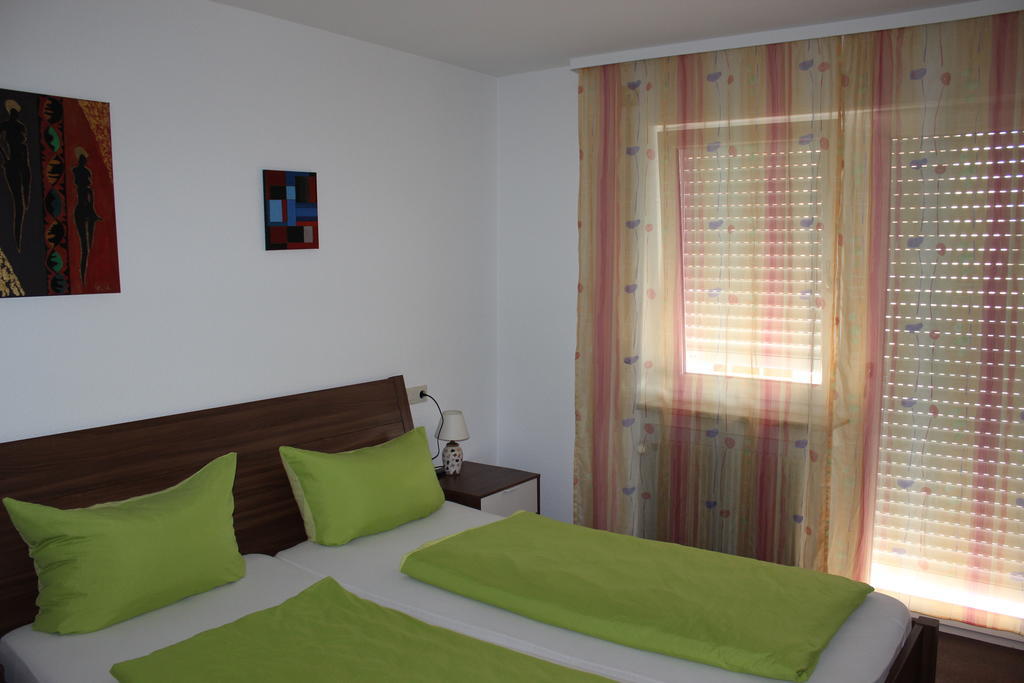 Hotel-Zahringerstube Нойенбург-ам-Райн Экстерьер фото